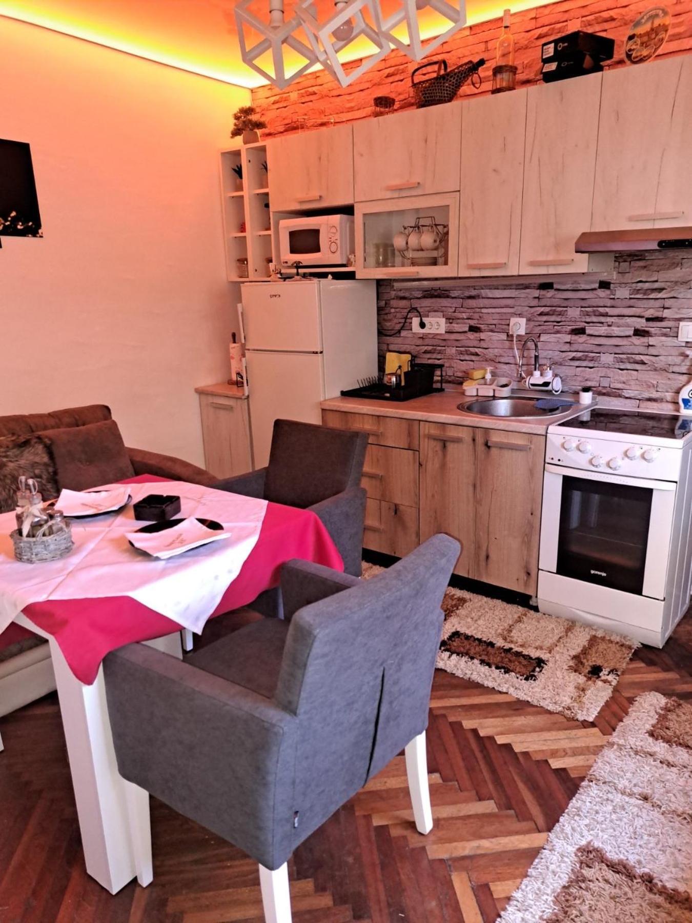 Apartman En Dusanovac Экстерьер фото